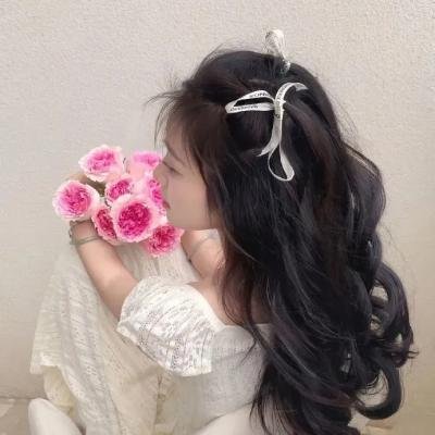 黑暗中的两个人